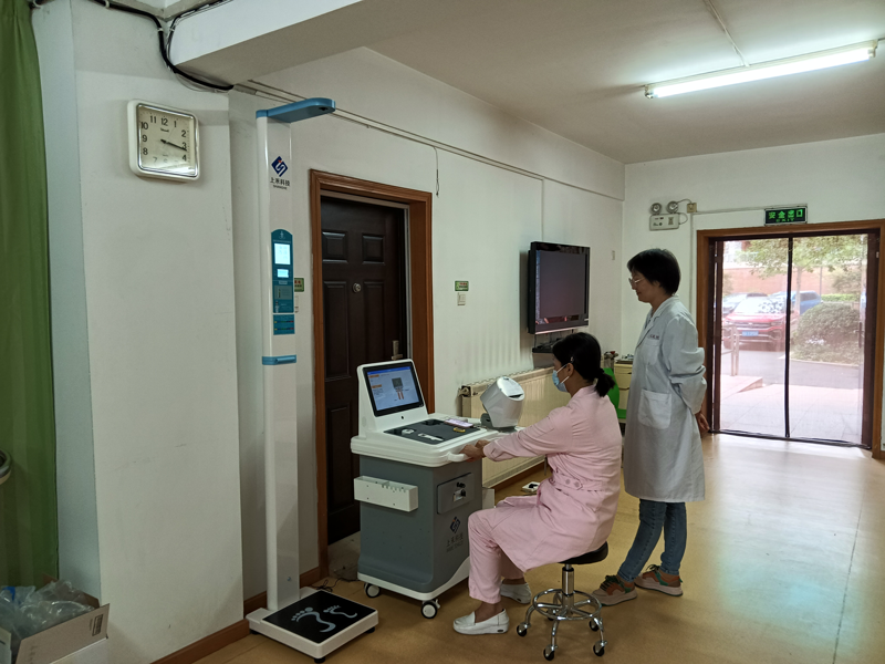 醫(yī)護(hù)人員體驗健康一體機(jī)